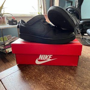 Nike Boys Court Borough Low Top, Black, Size 2.5